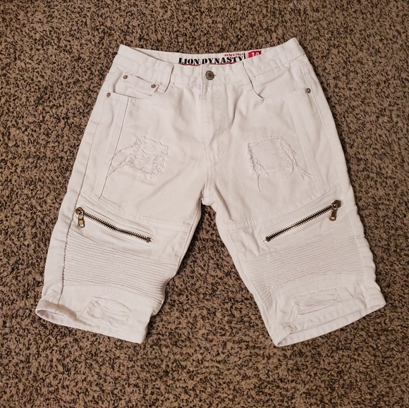 Boys White Distressed Lion Dynasty Shorts 14 - Picture 1 of 3